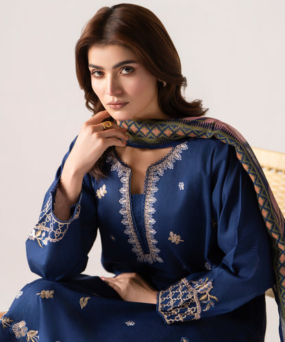 Women Solid Embroidered 3 Piece Suit - LDS1357