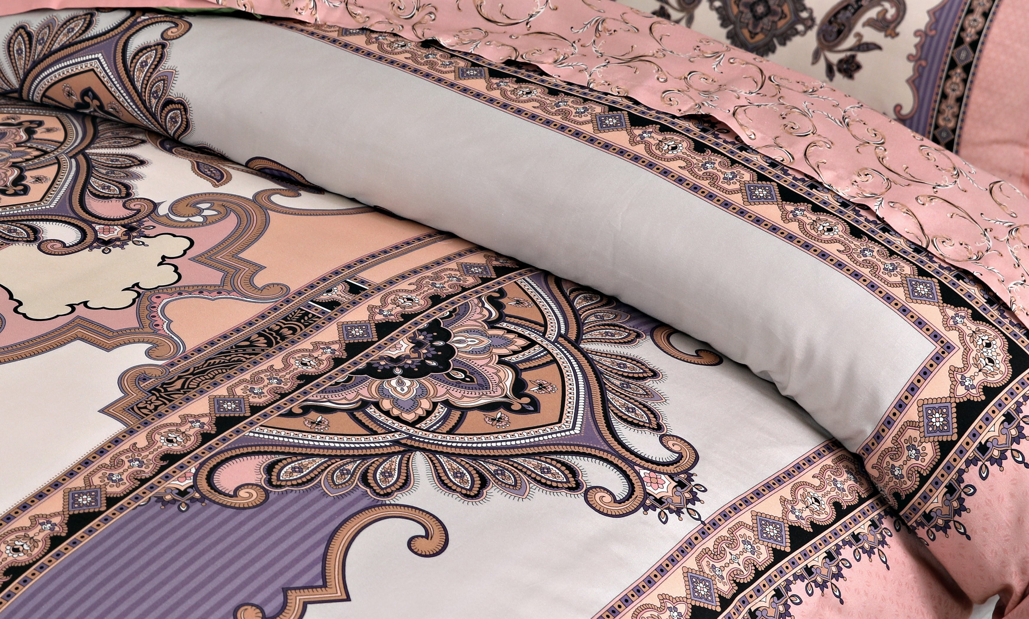 Sitara Imperial Comforter Set (Filled) 22