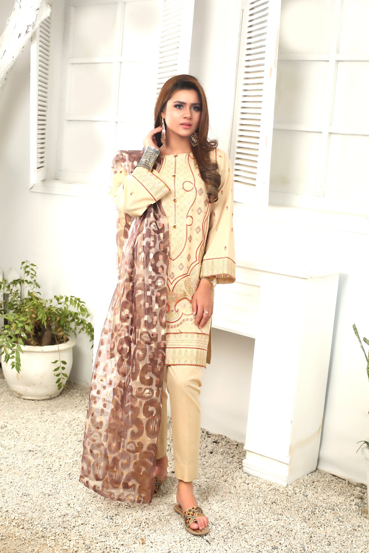 Women Solid Embroidered 2 Piece Suit - LDS554